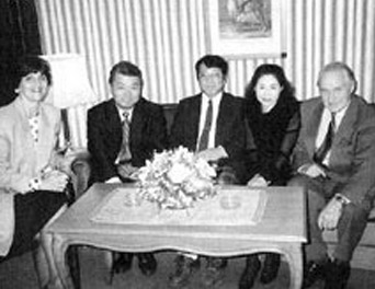左よりルームヘルド社長夫人・木村鋳造所社長(当時)の木村・菅野・木村夫人・ヴィットモーザー教授