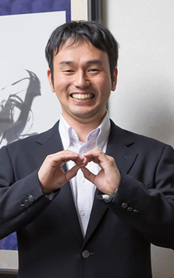 1名